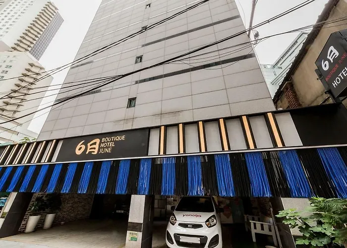 Hotel June